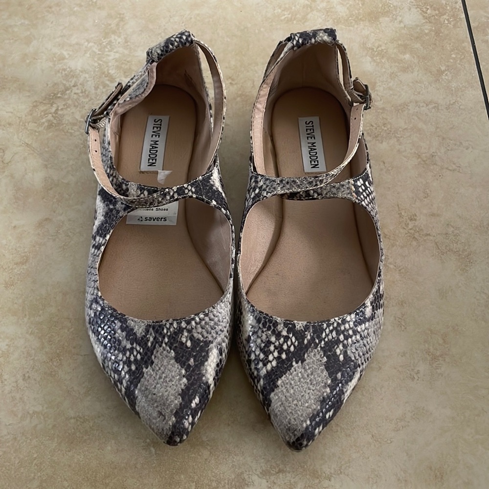 Steve Madden pointed snake print flats size 10